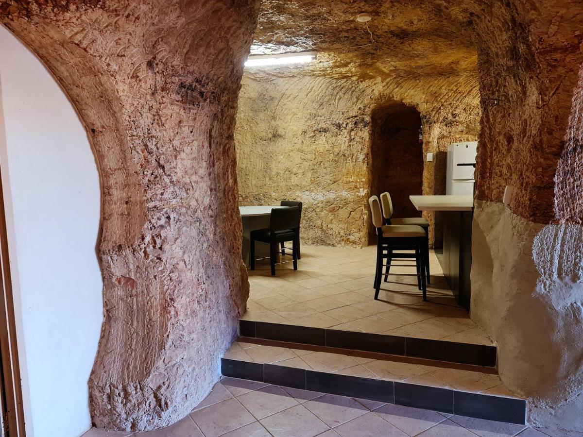 Underwood Court Fresh Dugout- Hosted By Coober Pedy Accommodations Eksteriør billede