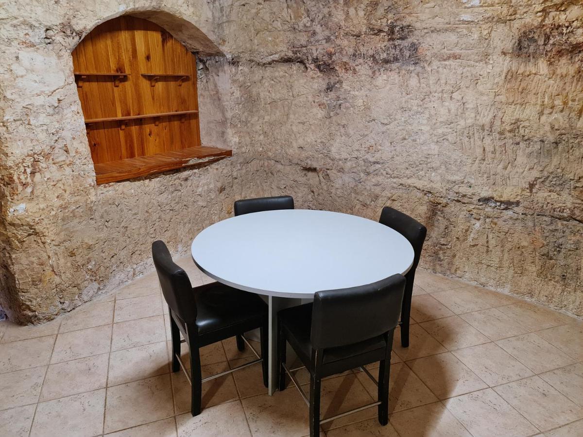 Underwood Court Fresh Dugout- Hosted By Coober Pedy Accommodations Eksteriør billede